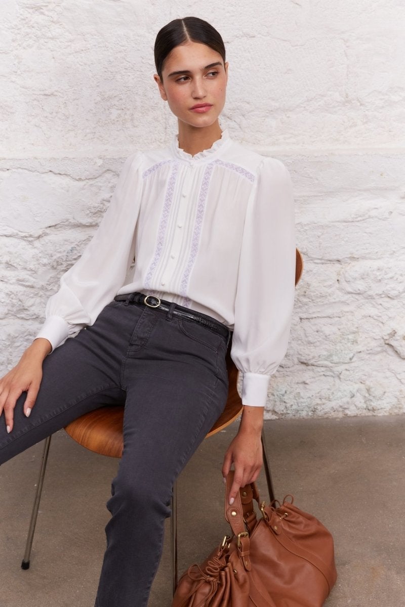 CESARIA - Шелковая блуза с вышивкой
