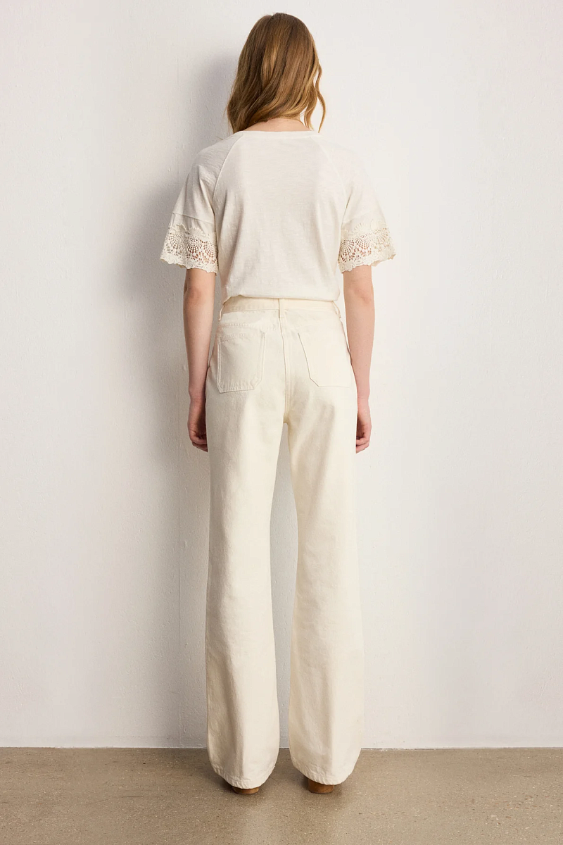 BERTIE - Белые джинсы расклешенного кроя с золотистыми пряжками на карманах