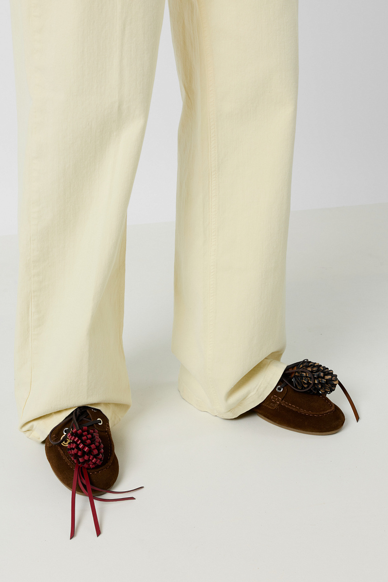 AELINA - Прямые широкие джинсы в оттенке сливочного масла