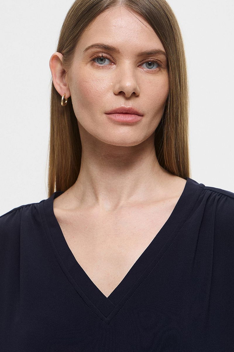 Короткое однотонное платье прямого кроя