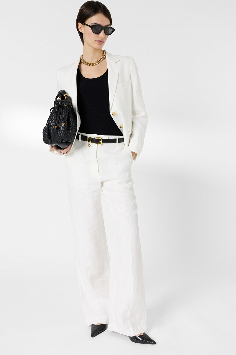 Белый льняной жакет с слегка приталенным силуэтом