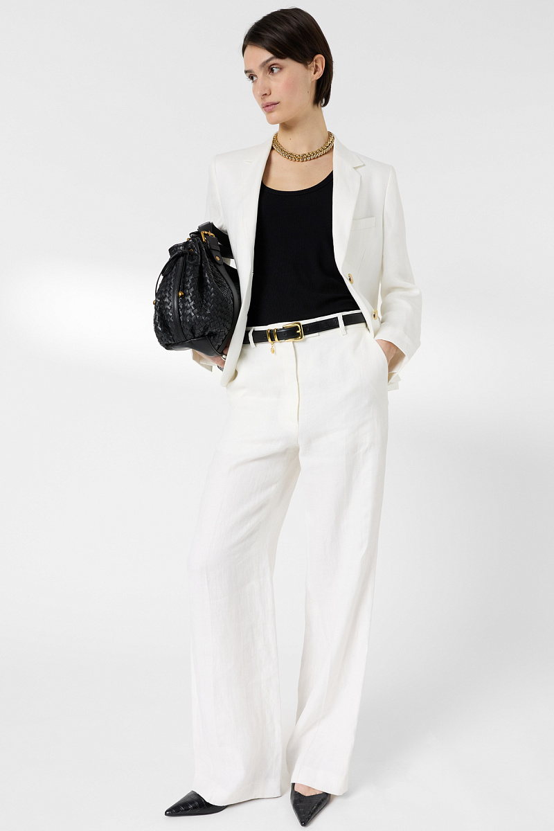 Белый льняной жакет с слегка приталенным силуэтом