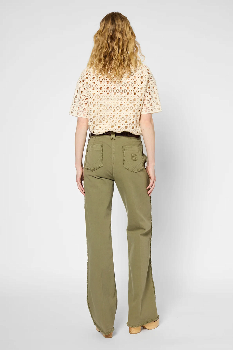 ANNA - Расклешенные джинсы цвета хаки с бахромой