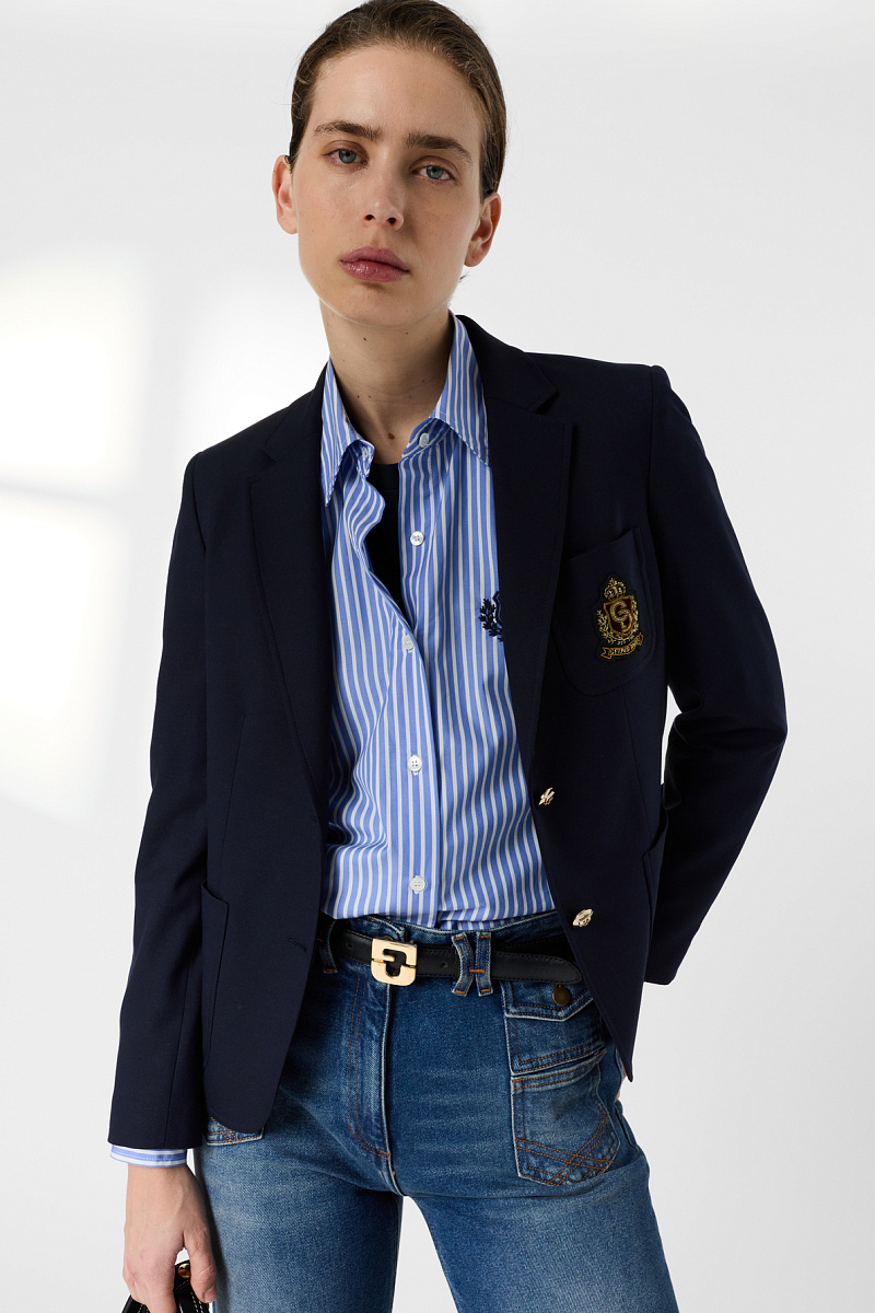 CYNDRA - Голубая рубашка в полоску с вышитым гербом