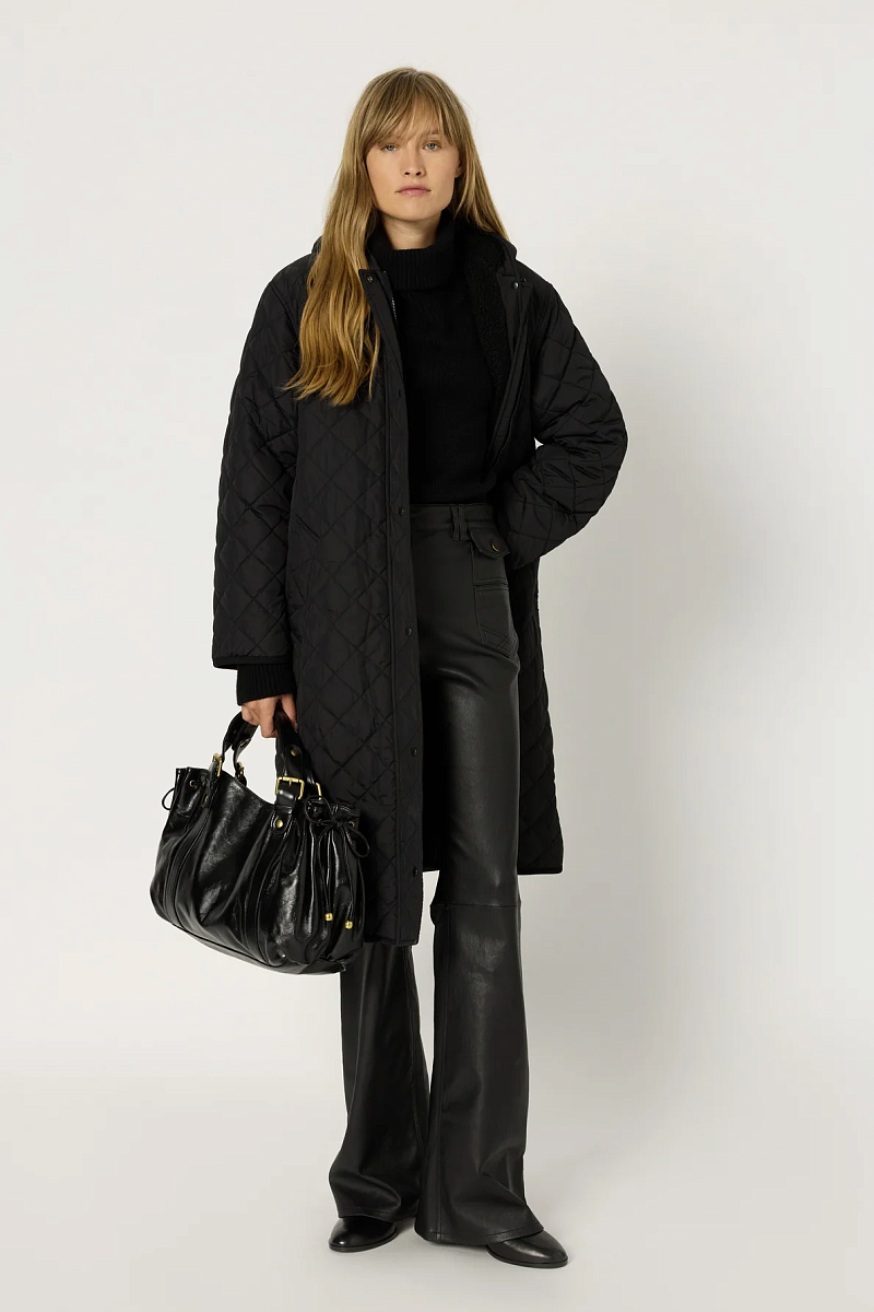 MAEVA - Длинный стеганый пуховик с капюшоном