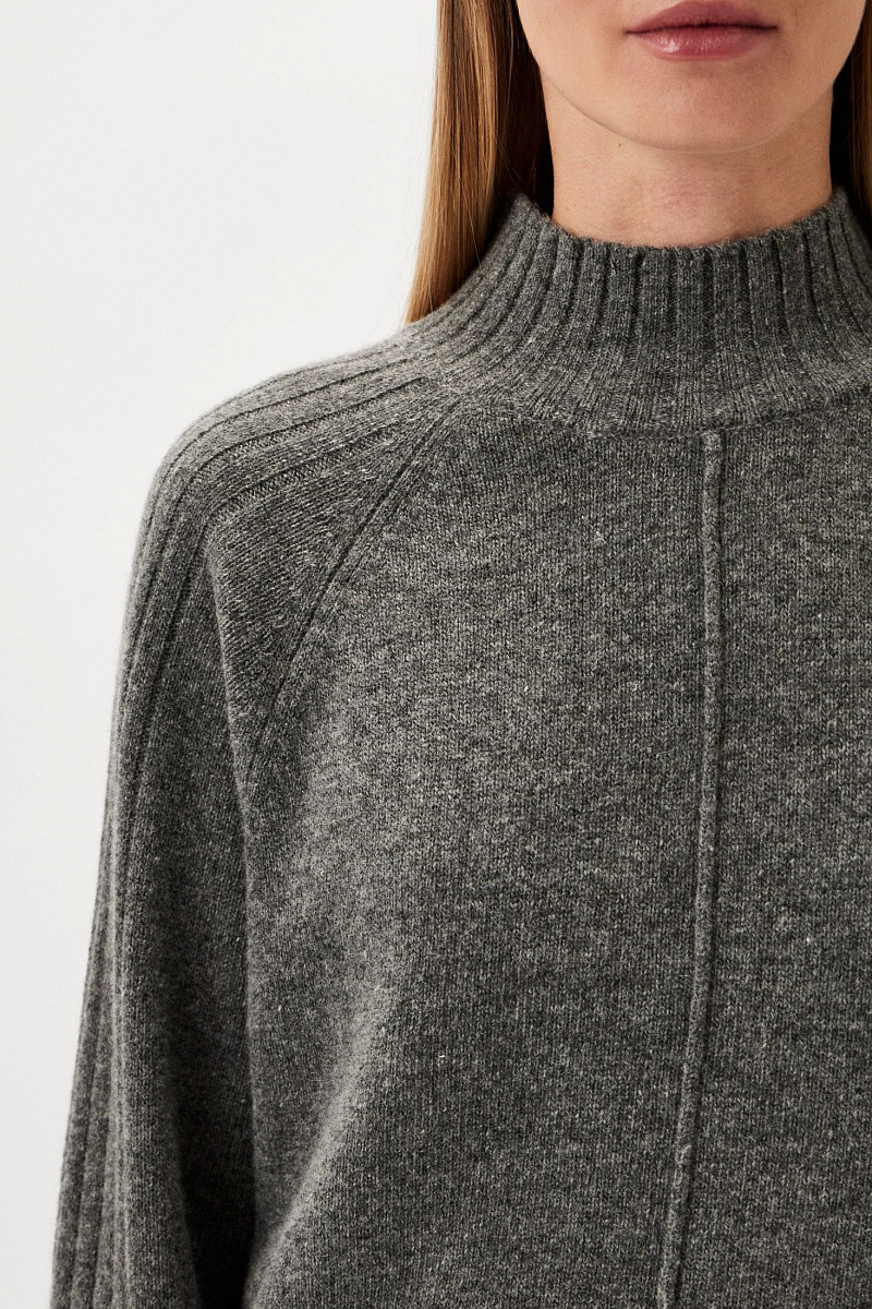Свитер с воротником-стойкой