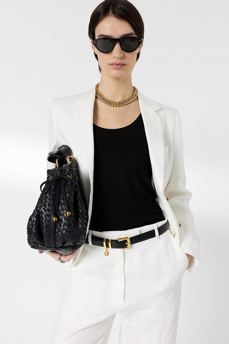 Белый льняной жакет с слегка приталенным силуэтом