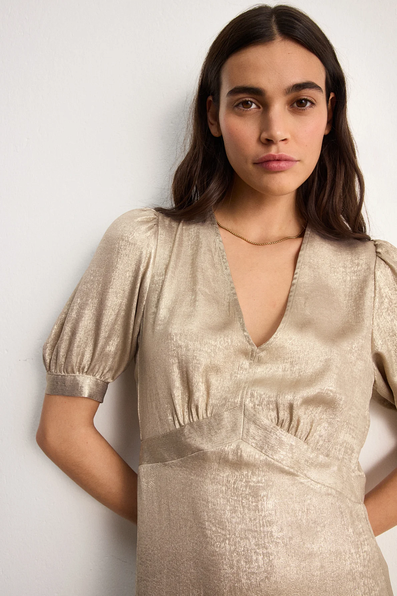 ANDREA - Бежевое длинное летящее платье золотистого цвета