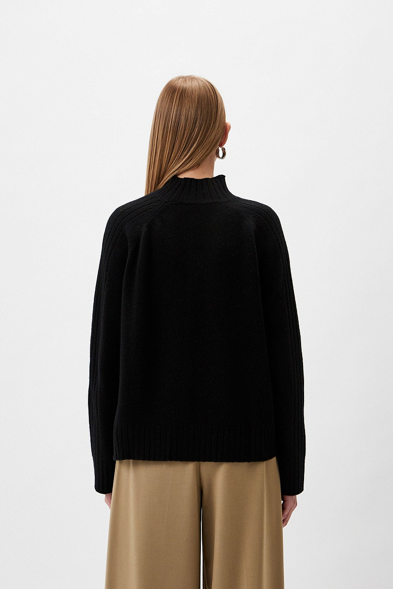 Свитер с воротником-стойкой