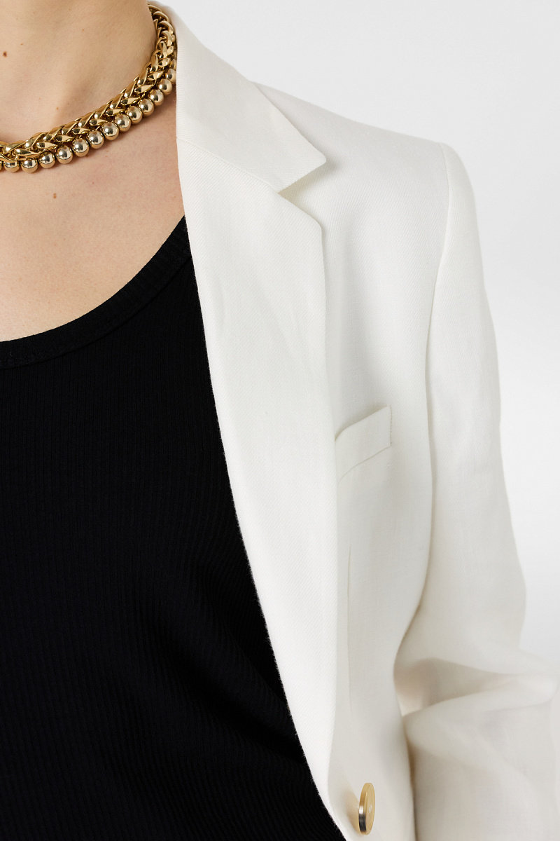 Белый льняной жакет с слегка приталенным силуэтом