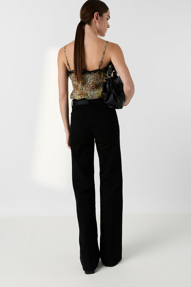 Кружевной топ с тонкими бретелями и цветочным принтом