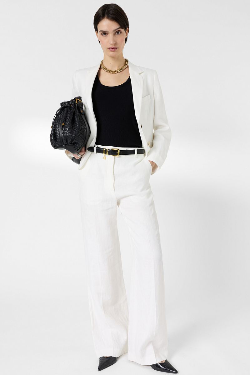 Белый льняной жакет с слегка приталенным силуэтом