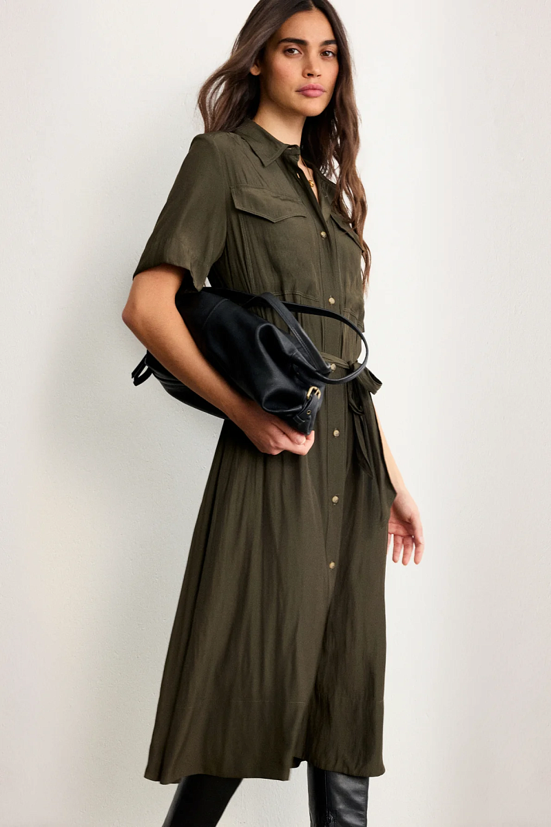 AMANDA - Свободное платье-рубашка с поясом в цвете хаки