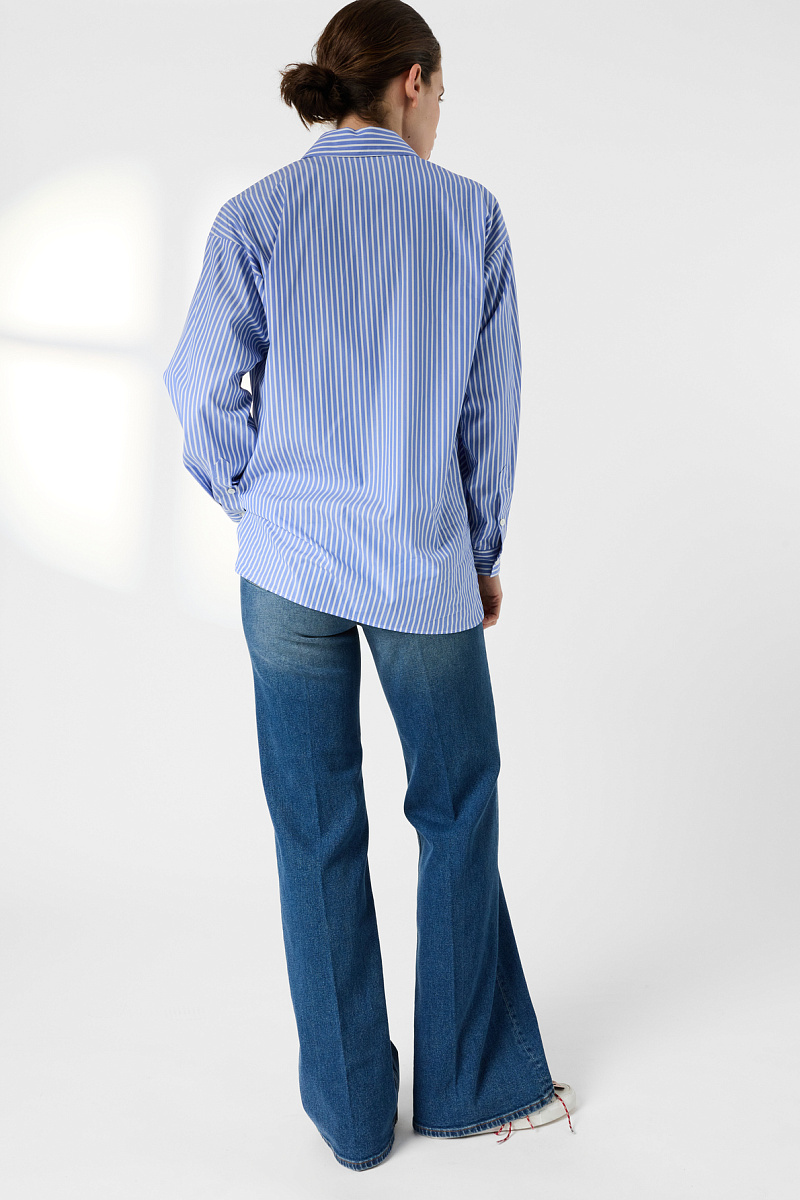 CYNDRA - Голубая рубашка в полоску с вышитым гербом