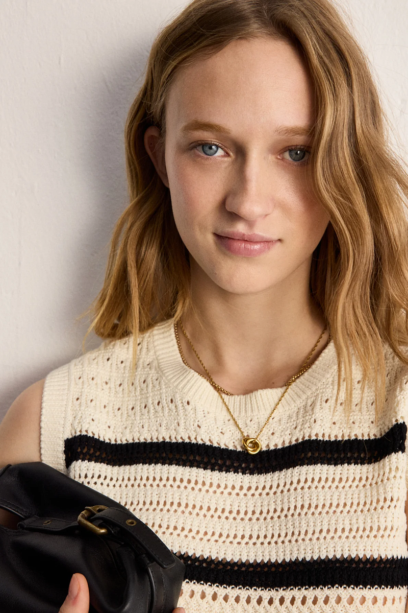 LORYNE - Белый ажурный топ с контрастными элементами