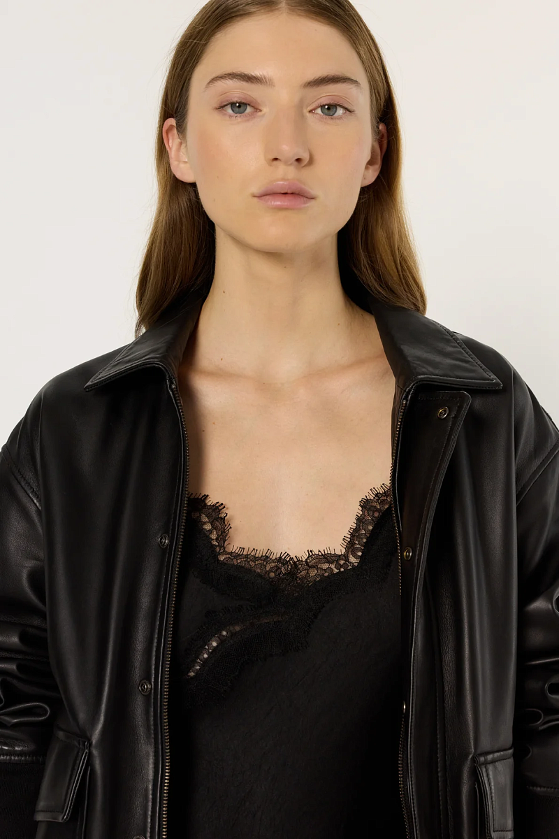 LOU - Длинное платье на тонких бретелях с кружевом