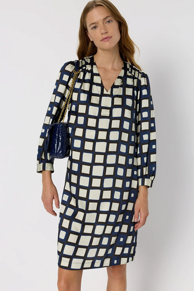 LEONIE - Короткое атласное платье с принтом