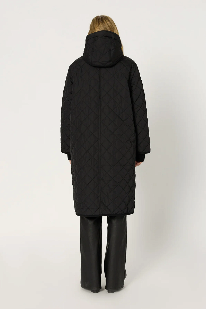 MAEVA - Длинный стеганый пуховик с капюшоном