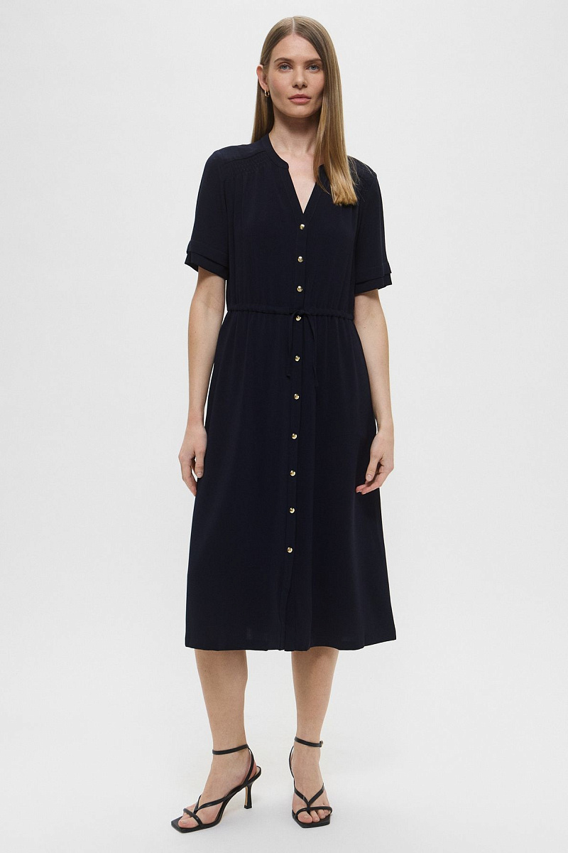 Длинное приталенное платье на пуговицах
