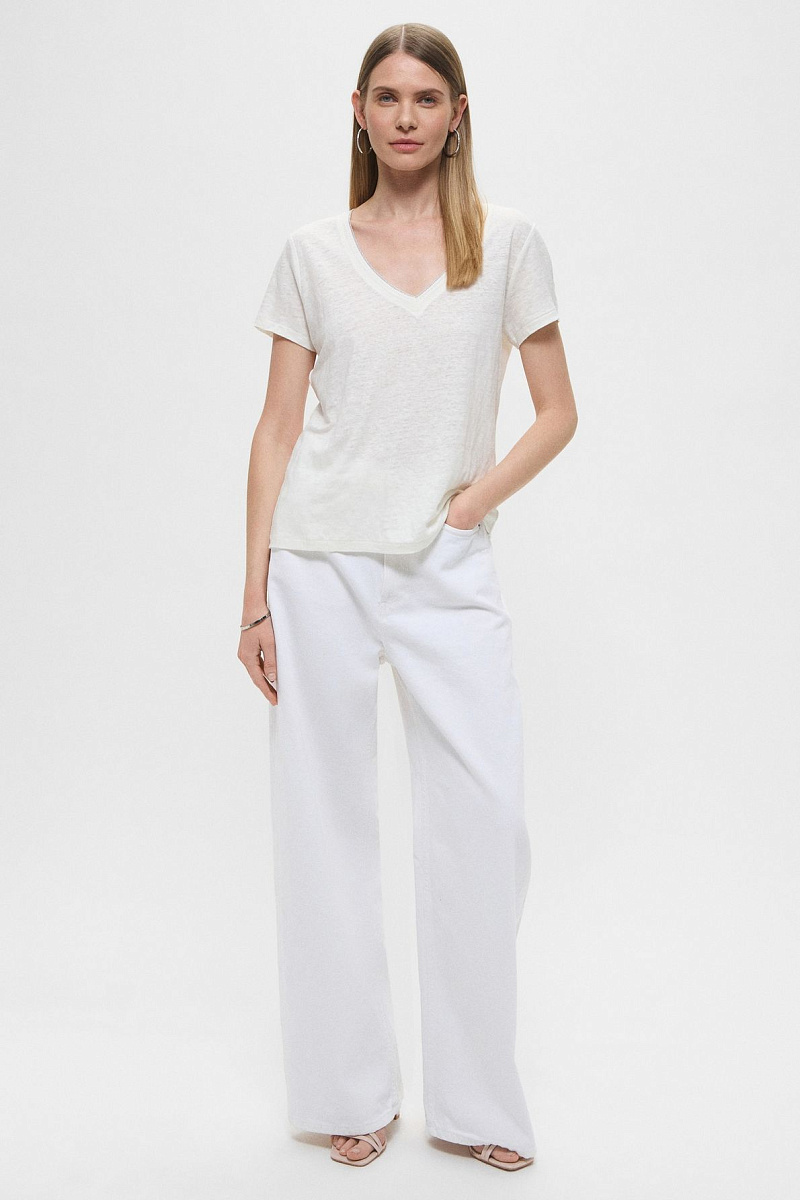 Футболка с V-образным вышитым вырезом