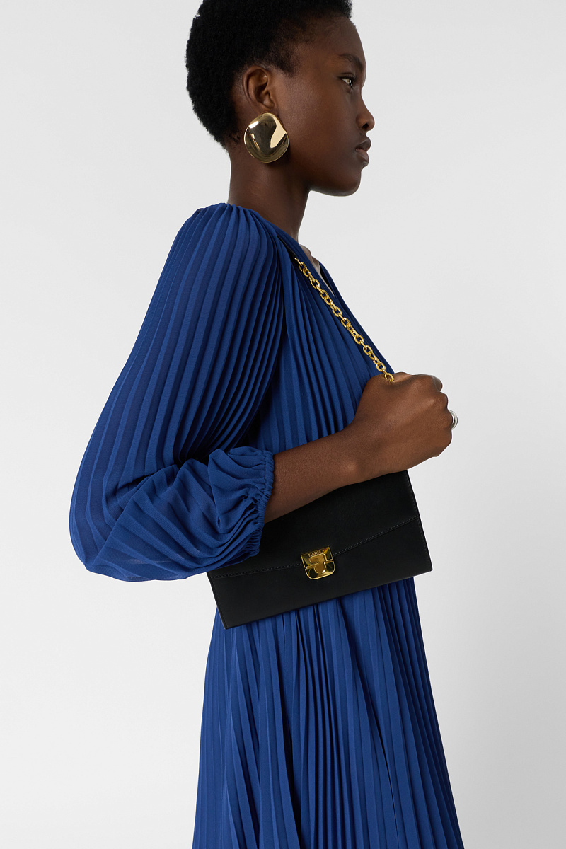 RAYNA - Длинное плиссированное платье в цвете индиго