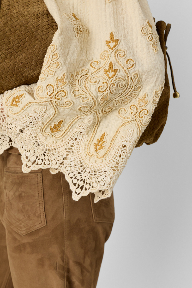 CLIANA - Бежевая рубашка с вышивкой и кружевом